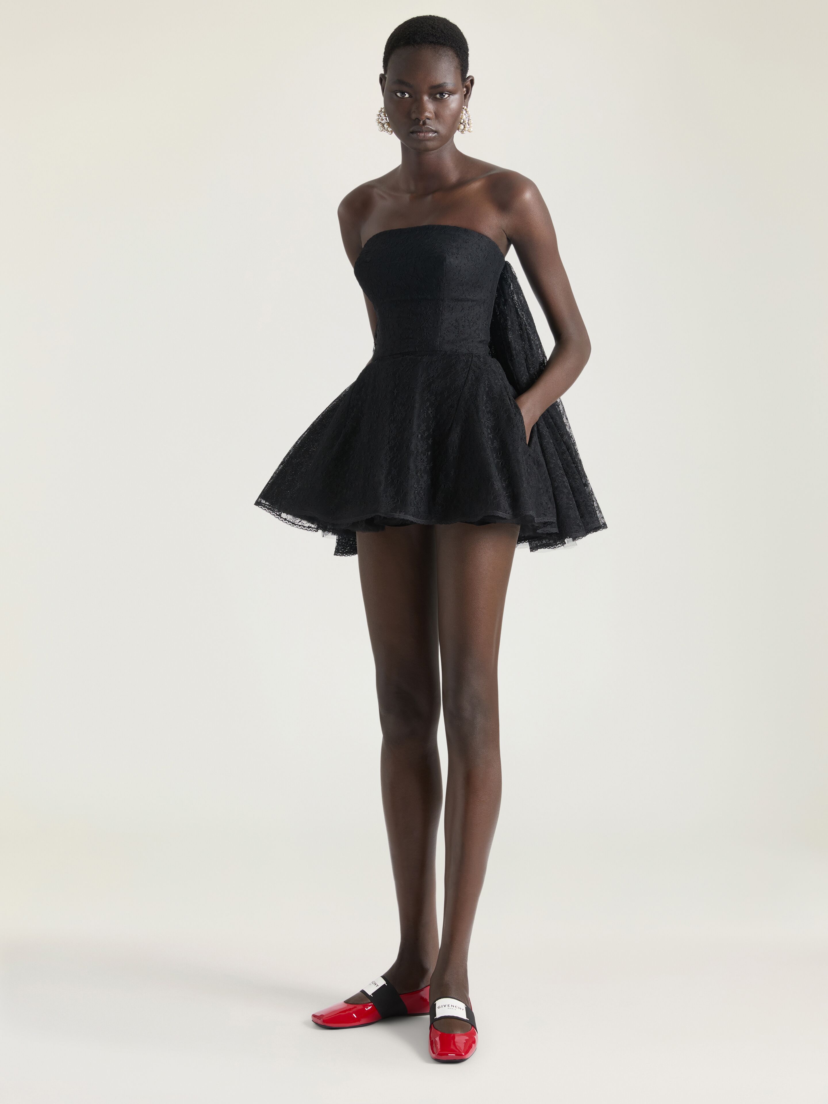 Mini bustier dress in lace with cape